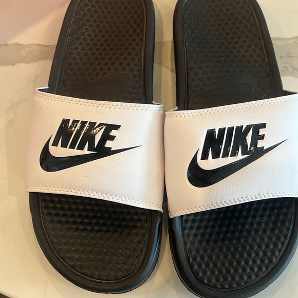 Nike slides size 11 - Picture 2 of 2